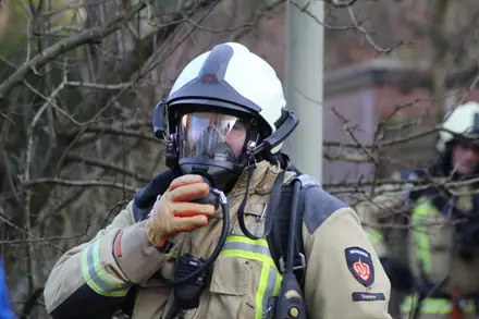 Meterkast vliegt in brand in Woning — foto 2 van 2