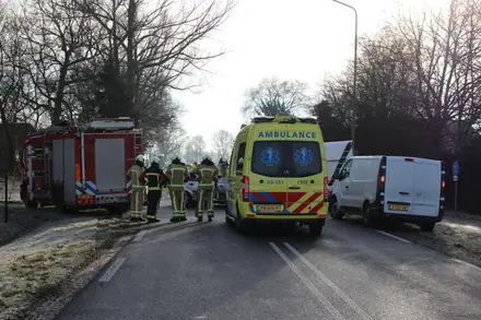 Gewonde bij botsing op paardentrailer in Erm — foto 1 van 2