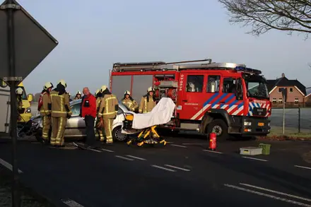 Gewonde bij botsing op paardentrailer in Erm — foto 2 van 2