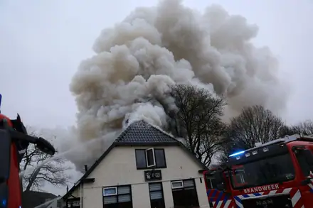 Gewonde bij brand in lunch- en eetcafé De Paap Papenvoort — foto 2 van 5