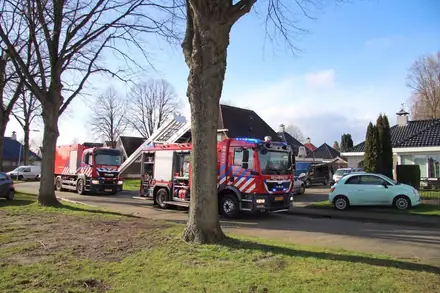 Geen woningbrand, maar brandende pallets in Emmer-Compascuum — foto 2 van 2
