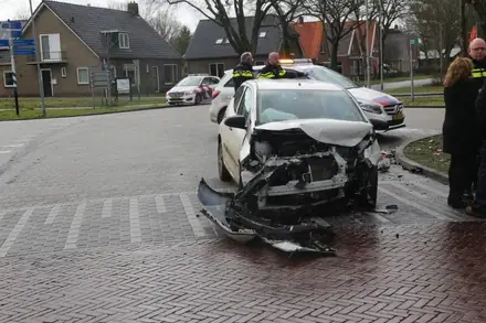 Ongeval op kruising Oude Dijk / Buinerweg in Exloo. — foto 3 van 3