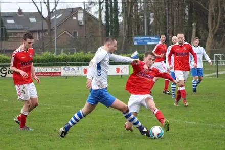 Spannende wedstrijd voor EHS’85 Emmerschans — foto 2 van 2