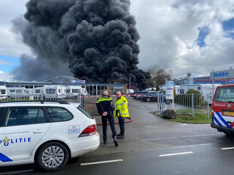 Zeer grote brand bij palet opslag Marum