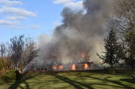 Brand in boerderij bij Ruinen — foto 1 van 3