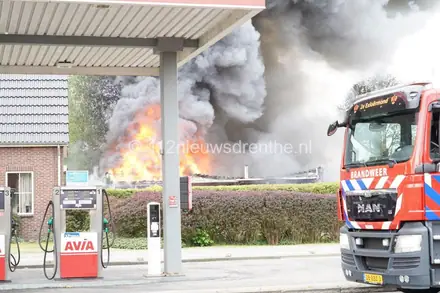Asbest vrij bij grote brand in Nieuw-Weerdinge [update: brand meester] — foto 3 van 5