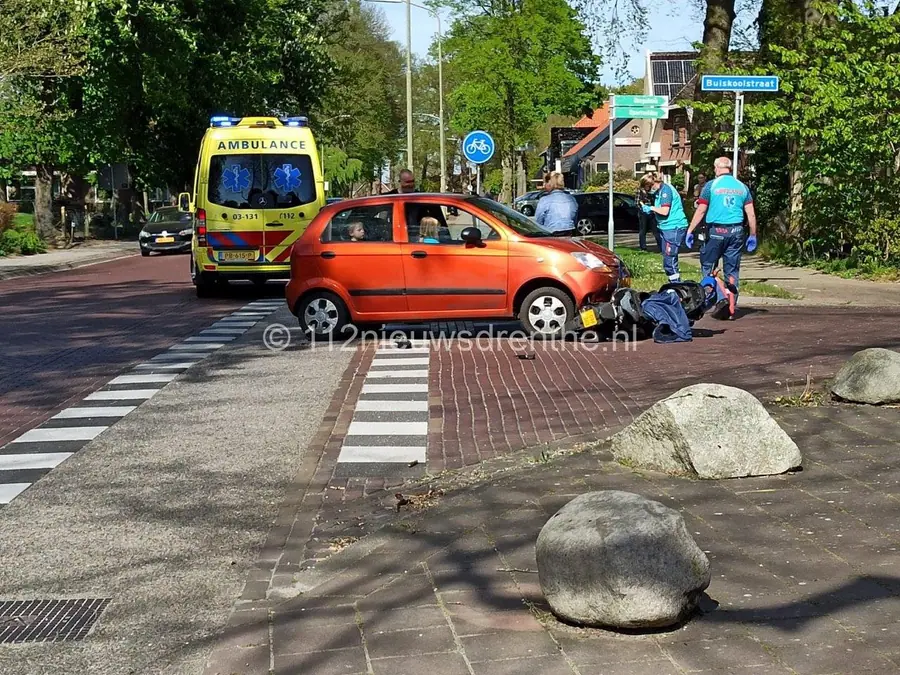 Scooterrijder aangereden door automobilist in Emmen