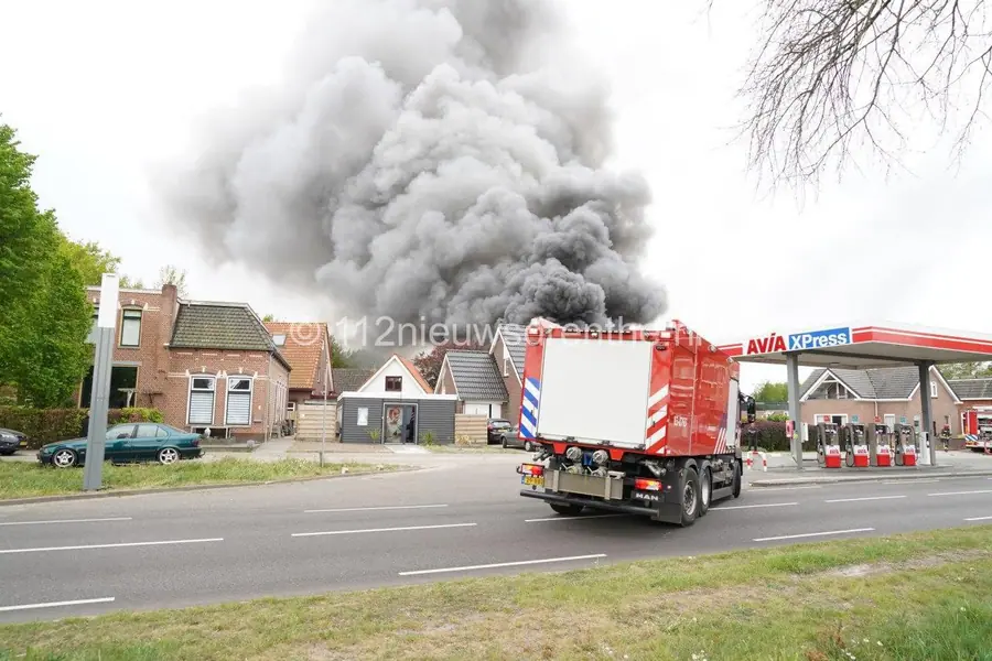 Asbest vrij bij grote brand in Nieuw-Weerdinge [update: brand meester]