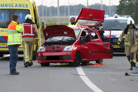 Automobilist gewond door ongeluk op A37 richting Wachtum — foto 1 van 6