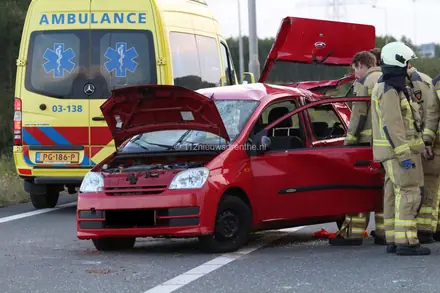 Automobilist gewond door ongeluk op A37 richting Wachtum — foto 2 van 6