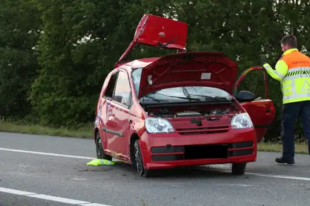 Automobilist gewond door ongeluk op A37 richting Wachtum — foto 6 van 6
