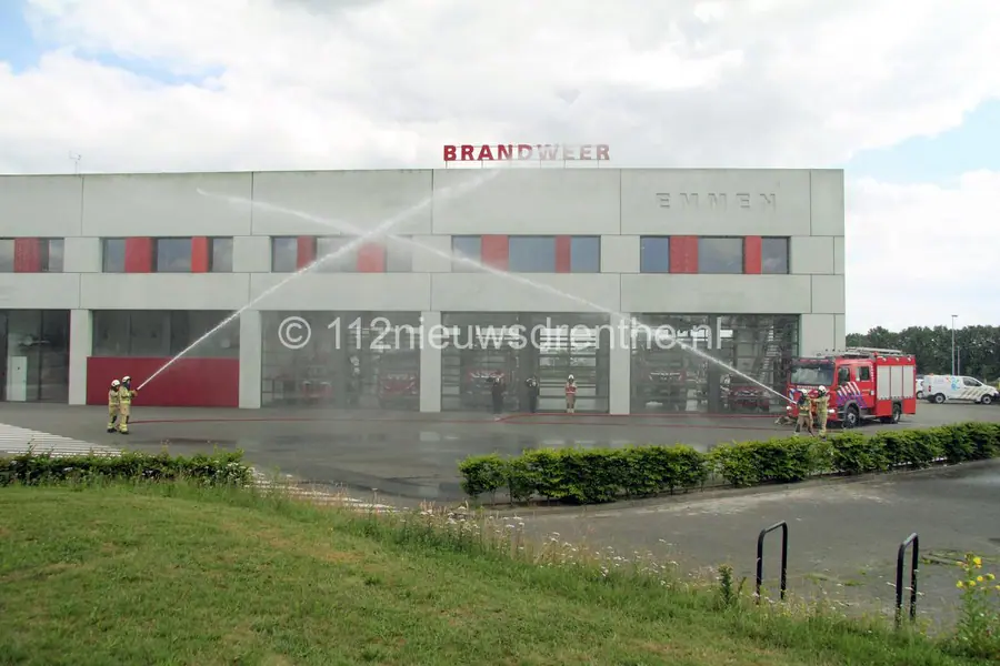 Brandweerkazernes eren en herdenken omgekomen brandweermensen