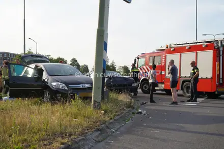 Gewonde door ongeluk op Rondweg in Emmen — foto 2 van 5