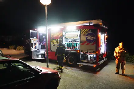 Inwoners Emmer-Compascuum schrikken wakker van containerbrand — foto 6 van 6