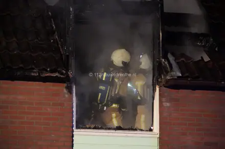 Update: Vier woningen onbewoonbaar verklaard na grote brand in Veenoord — foto 6 van 12
