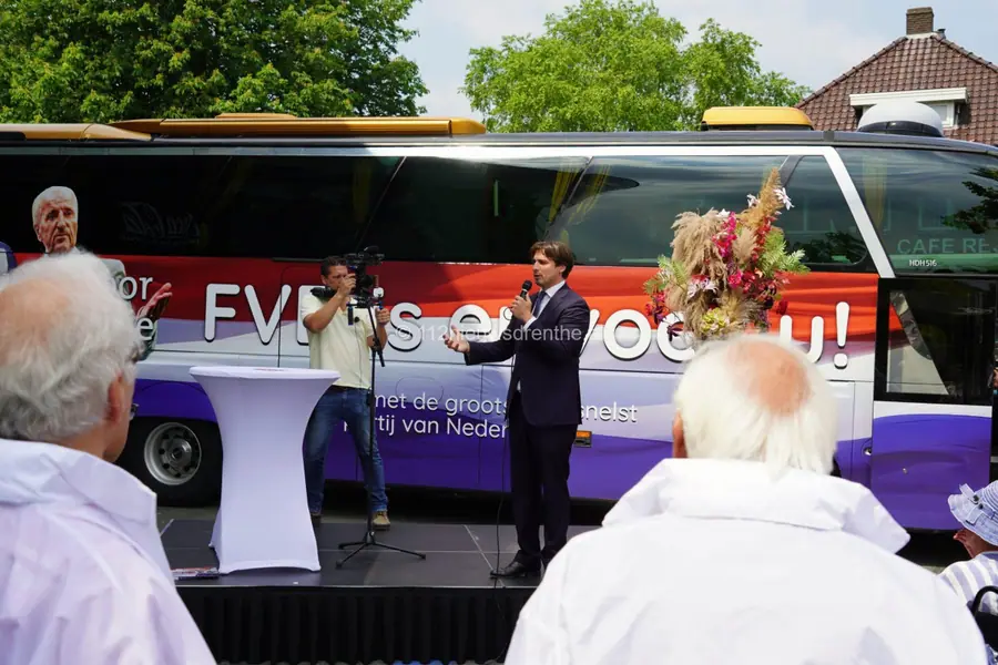 Thierry Baudet in Klazienaveen voor FVD (forum voor democratie) partij programma presenteren