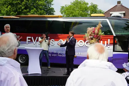 Thierry Baudet in Klazienaveen voor FVD (forum voor democratie) partij programma presenteren — foto 8 van 12