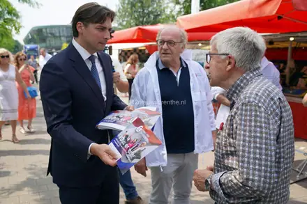 Thierry Baudet in Klazienaveen voor FVD (forum voor democratie) partij programma presenteren — foto 4 van 12