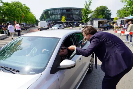 Thierry Baudet in Klazienaveen voor FVD (forum voor democratie) partij programma presenteren — foto 12 van 12