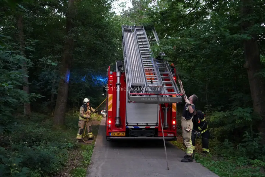 Brandweer rukt weer uit voor bosbrand aan de Laan van de Eekharst