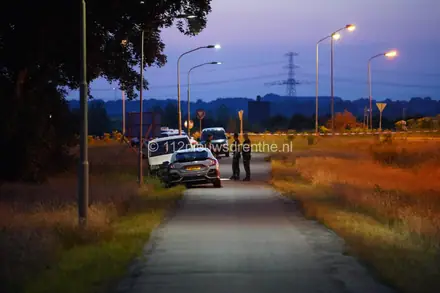 Politie vindt overleden persoon langs rondweg Emmen — foto 2 van 3