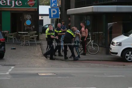 Twee personen aangehouden na vechtpartij in kroeg in Emmen [Video] — foto 4 van 12