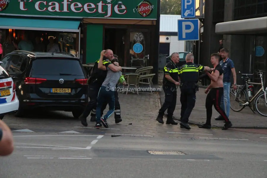 Agent raakt gewond bij vechtpartij in Emmen