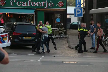 Twee personen aangehouden na vechtpartij in kroeg in Emmen [Video] — foto 6 van 12