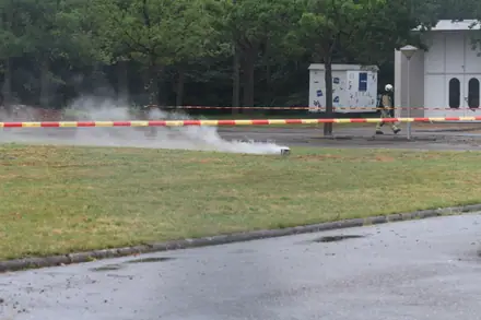 Flesje met gevaarlijke stof valt op vloer Terra MBO Emmen — foto 8 van 8
