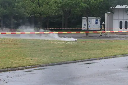 Flesje met gevaarlijke stof valt op vloer Terra MBO Emmen — foto 4 van 8
