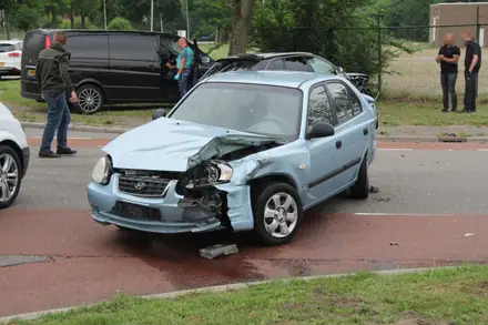 Gewonde bij ongeluk in Emmen — foto 6 van 6