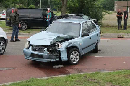 Gewonde bij ongeluk in Emmen — foto 3 van 6