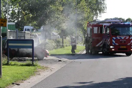 Auto brand uit op de Vasco Da Gamastraat in Emmen [Video] — foto 5 van 10