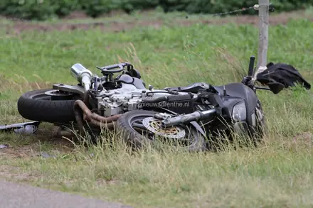Motorrijder gewond bij botsing met trekker bij Noord-Sleen — foto 3 van 6