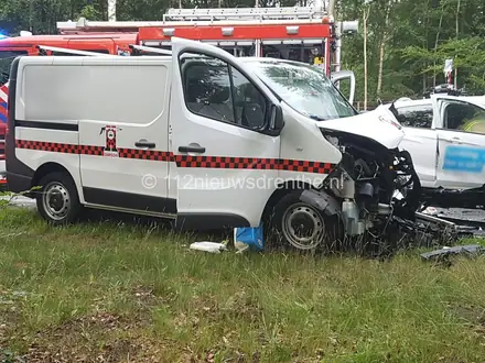 Drie gewonden bij frontale botsing op N34 bij Odoorn — foto 3 van 5