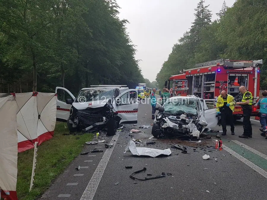 Drie gewonden bij frontale botsing op N34 bij Odoorn