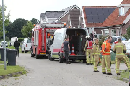 Brandweer rukt uit voor gaslekkage in Zwartemeer — foto 6 van 7