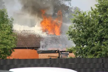 Grip 1 bij zeer grote brand in Valthermond — foto 4 van 6