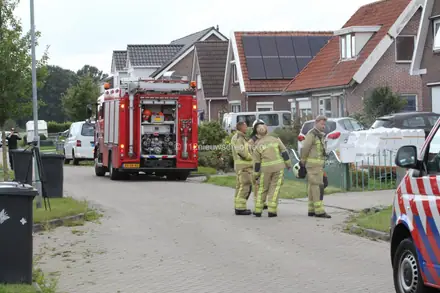Brandweer rukt uit voor gaslekkage in Zwartemeer — foto 2 van 7