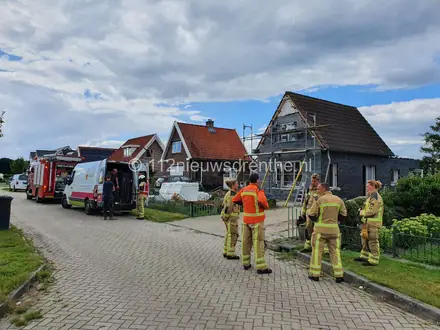 Brandweer rukt uit voor gaslekkage in Zwartemeer — foto 1 van 7