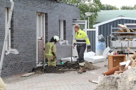 Brandweer rukt uit voor gaslekkage in Zwartemeer — foto 4 van 7