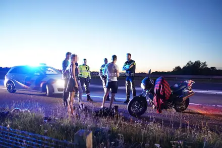 Motorrijder onderuit op de A37 ter hoogte van oprit Veenoord — foto 3 van 8