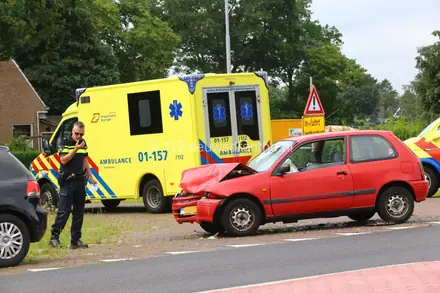 Twee auto’s botsen op N378 bij Gasselternijveenschemond — foto 1 van 5