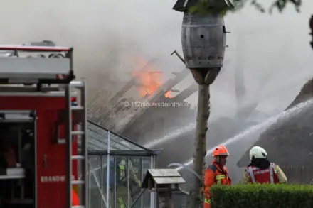 Uitslaande brand in schuur en woning ’t Haantje — foto 7 van 10