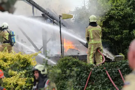 Uitslaande brand in schuur en woning ’t Haantje — foto 8 van 10