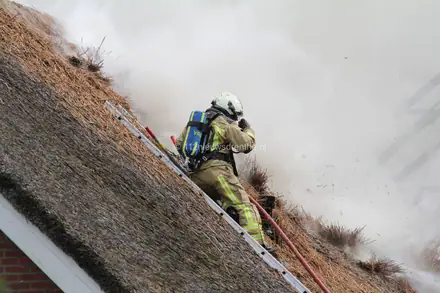 Uitslaande brand in schuur en woning ’t Haantje — foto 10 van 10