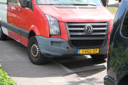 Scooter en bestelbus botsen in Emmen — foto 8 van 10