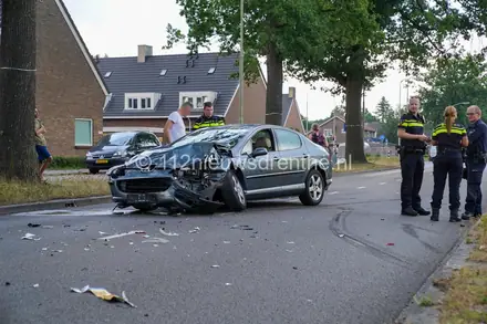 Automobilist botst op voorganger op de Dordsestraat in Emmen — foto 5 van 5