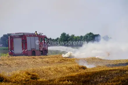 Grote brand op twee akkers in Emmer-Compascuum — foto 5 van 12