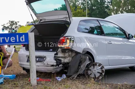 Automobilist botst op voorganger op de Dordsestraat in Emmen — foto 3 van 5